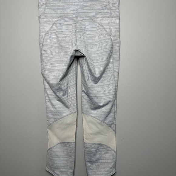 Athleta Sz ST Chat To Town High Rise Capri Legging Gray Jacquard Mesh Panels - Picture 5 of 9